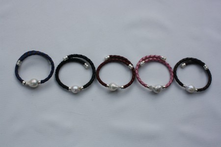 PULSERA DE CUERO TRENZADO, PLATA Y PERLA BARROCA