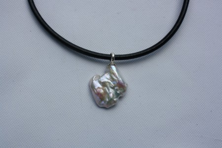 COLGANTE DE PERLA BARROCA